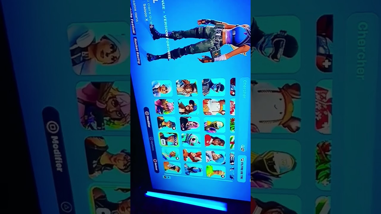 je vous présente mon casier.             je viens de commencer YouTube