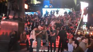 Dennis Urbiztondo Walking Through Times Square 10/10.mp4