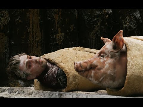 男子意外闯入巨人国，落得和猪一样的命运，被卷进饼里当成食物