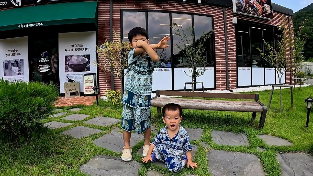 작은 코끼리들의 여름 휴가 🧒👶