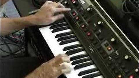 Jordan Rudess Little Phatty Demo 04 - Octave Switching