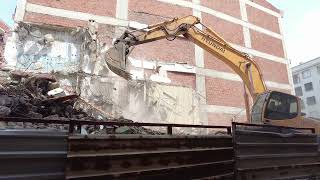Building Demolition and Debris Removal - Watch the Experts at Work