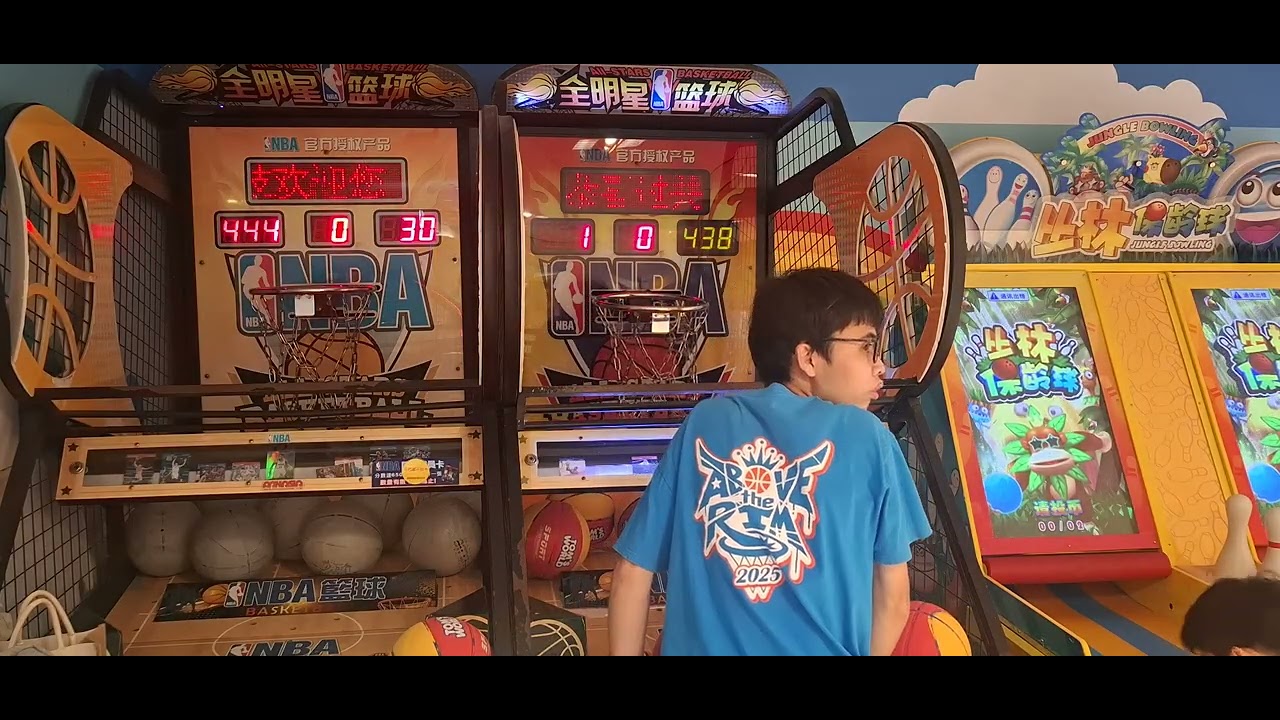 今天來到三多新光三越投全明星投籃機 10顆球能一發790嗎？