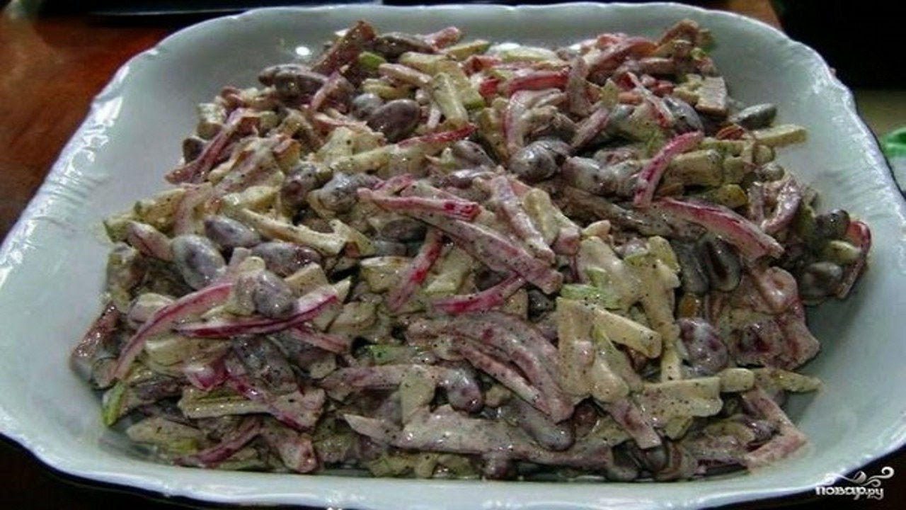 Вкусный салат с копченой колбасой