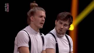 Teeterboard act by Aaron & Lukas 2360  www maximaaa com