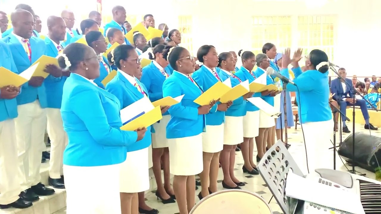 Chorale St Louis de mirebalais bel prestasyon -Cathédral de Hinche