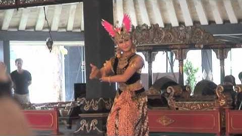 Jogjakarta Kraton Performance by Gamelan and Dancers