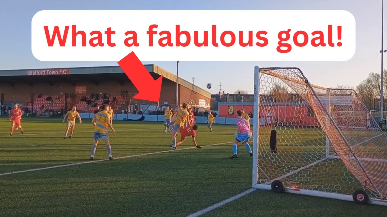 Какой потрясающий гол! Футбольный матч в Стаффорде в День подарков.