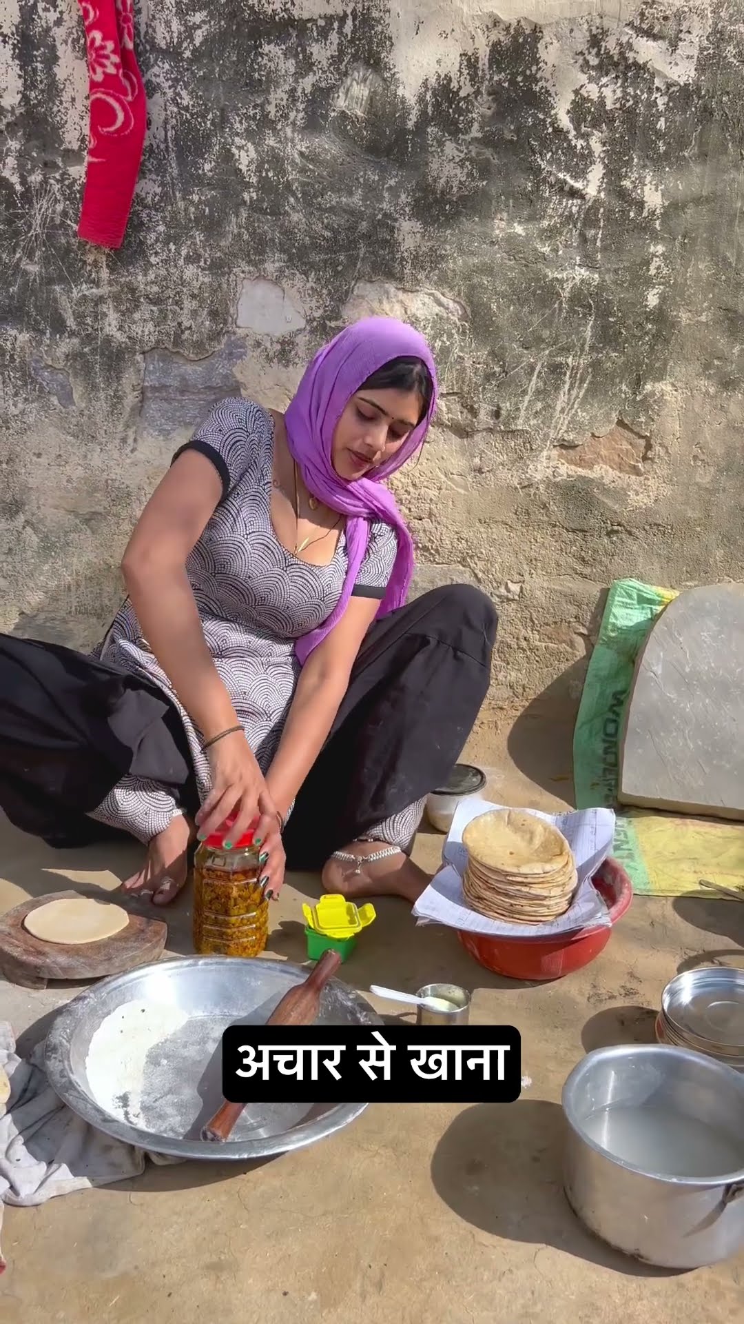 आचार से खाना मिलेगा मिस्त्री को #meenu #trending #ytshorts