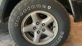 How to Change a Tire on a 1999 Jeep Cherokee