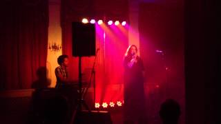 Emma Lindars - Titanium (Live And Upfront)