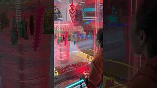 ketagihan main mesin ini klo ke timezone 😁 #timezone #gameseru #clawmachine #minigames #liburan