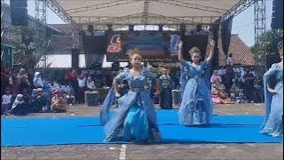 Tari Jaipong Kembang Gadung @Sdncurugkembar02. penari Siswi kelas 6 ( Irma, April, Airin )