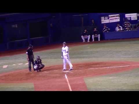 横浜DeNAベイスターズ 小池正晃選手 引退試合でホームラン