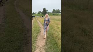 COWGIRL SHUFFLE 😂 ДЕРЕВЕНСКИЙ ШАФФЛ В ПОЛЮШКЕ 🌾🐄🫶🏼 #bestshuffle #шафл  #shortdance #cowgirl