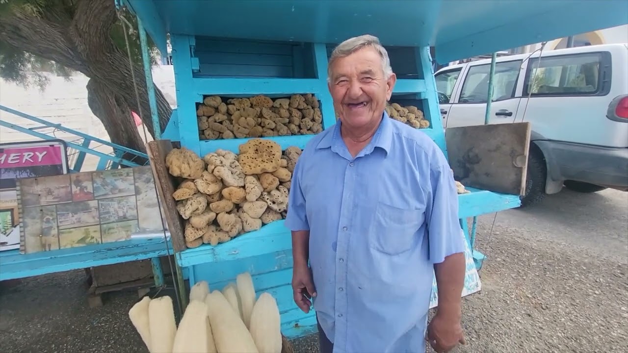 ΛΕΙΨΟΙ ΕΝΑ ΜΙΚΡΟ ΝΗΣΙ  ΒΓΑΛΜΕΝΟ ΑΠΟ ΠΑΡΑΜΥΘΙ  ΜΕ ΑΤΕΛΕΙΕΣ ΠΟΥ ΔΗΜΙΟΥΡΓΕΙ ΠΟΛΥΤΕΛΕΙΑ ΣΤΟΥΣ ΕΠΙΣΚΕΠΤΕΣ