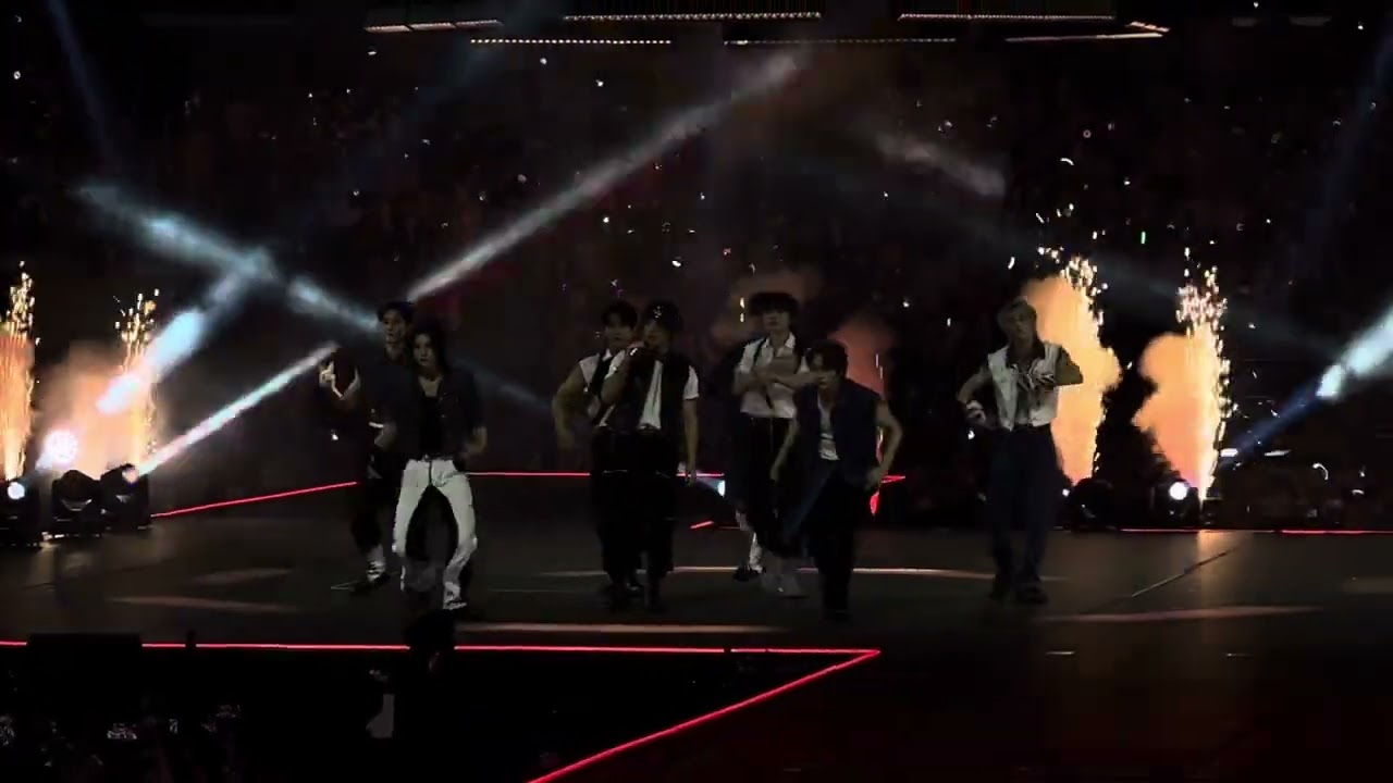 Stray Kids First Debut Song District 9 at KCON LA day 3        2023.08.20