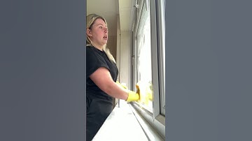 Easy way to get streak-free windows#cleaninghacks #streakfree #cleaningskills