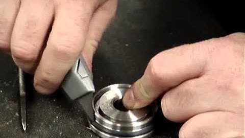 SPX Flow - WCB - W-Series Mix Proof Valve Maintenance - Upper Stem Tri Ring Removal