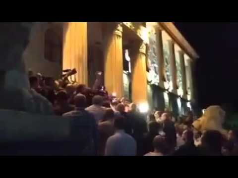 უგულავას მხარდამჭერები ბიძინა ივანიშვილს აგინებენ