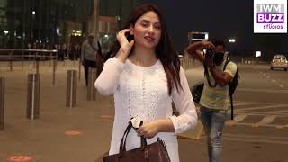 MAHIRA SHARMA SPOTTED AT AIRPORT \u0026 HAVE SELFIE WITH FANS