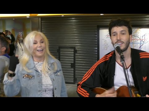 Susana Giménez y Sebastián Yatra en plena filmación.