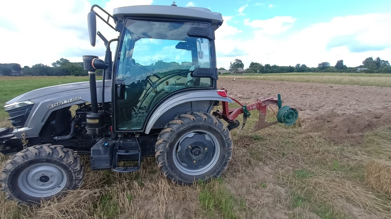 Оранка трави, Скаут 404с з плугом 1-40