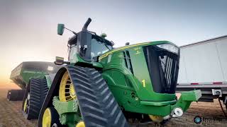 4x John Deere 9x-1000 Mähdrescher &amp; 2 John Deere 9RX + Brent Überladewagen. Linsen dreschen 2023