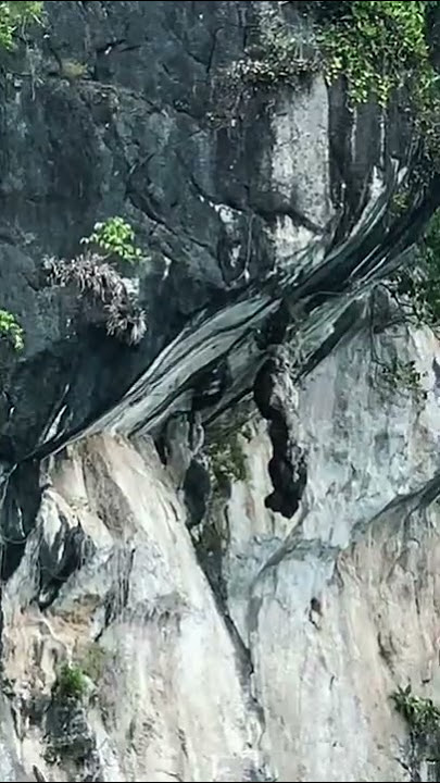 Batu Gantung Parapat