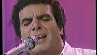 Rubén Juárez y Cacho Castaña. "Que tango hay que cantar". En vivo.