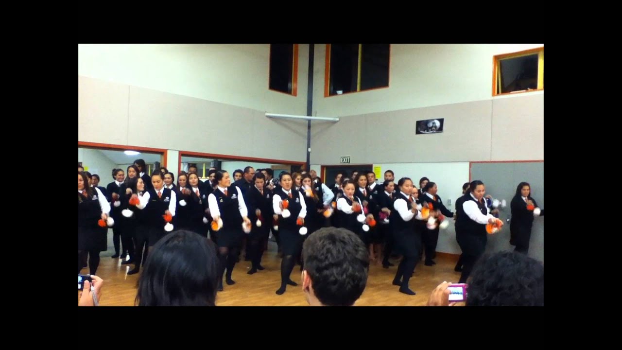 Nga Taiatea Wharekura Poi Dance