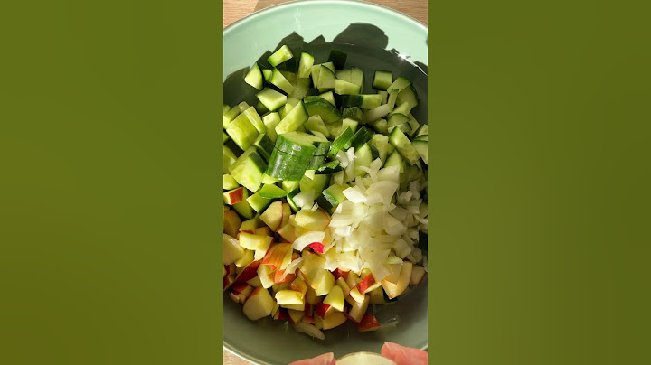 Gurkensalat mit Apfel und veganem Joghurtdressing Rezept | Salatschwester