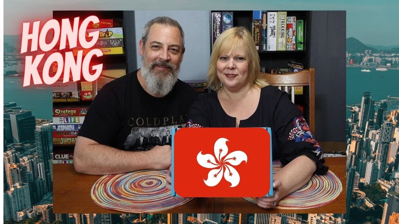 HONG KONG SNACK CRATE REVIEW | AMERICANS TRY ASIAN SNACKS