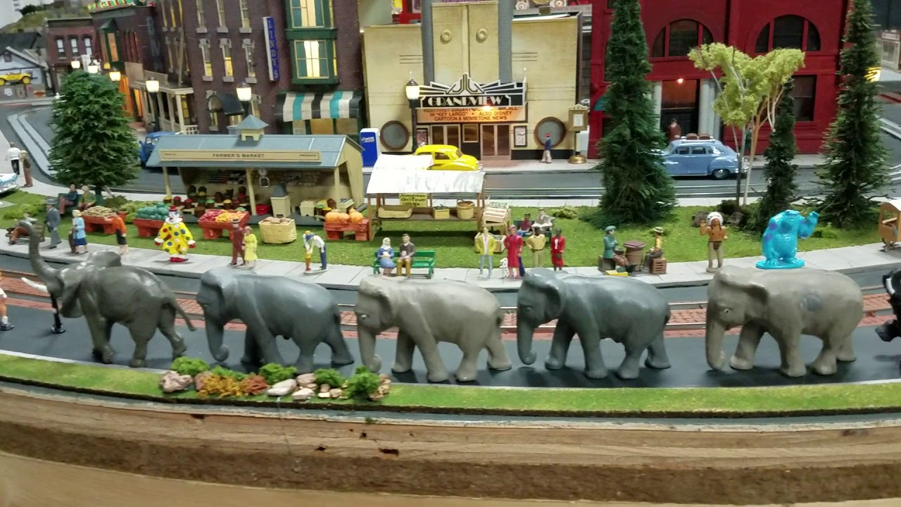 Big Boy pulls the Circus Train in 2 rail O scale in St. Paul at the Twin City Model Railroad Museum.
