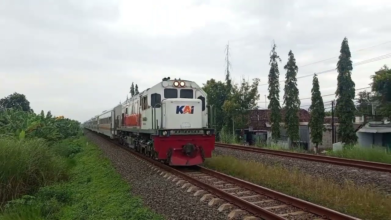 Full Kereta Ngabuburit Sore Hari Ramadhan Hari Keenam Ramai Parah!