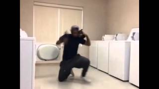 How To Laundry Dance (9GAG)