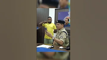 ips Abhishek pallav 🇮🇳 gangster Bhai ko rampuri chaku pda mhnga😂😲