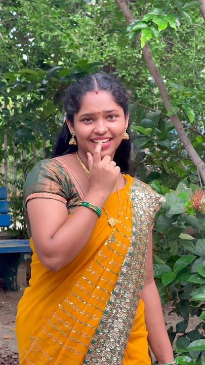 Karuvappaiya song keittavangalukaga 😄😍| Nxt song sollunga | @Vijicutee #shorts #trend #viral #girl