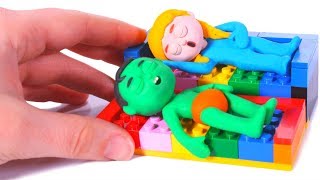 KIDS PLAYING WITH LEGO ❤ PLAY DOH CARTOONS FOR KIDS