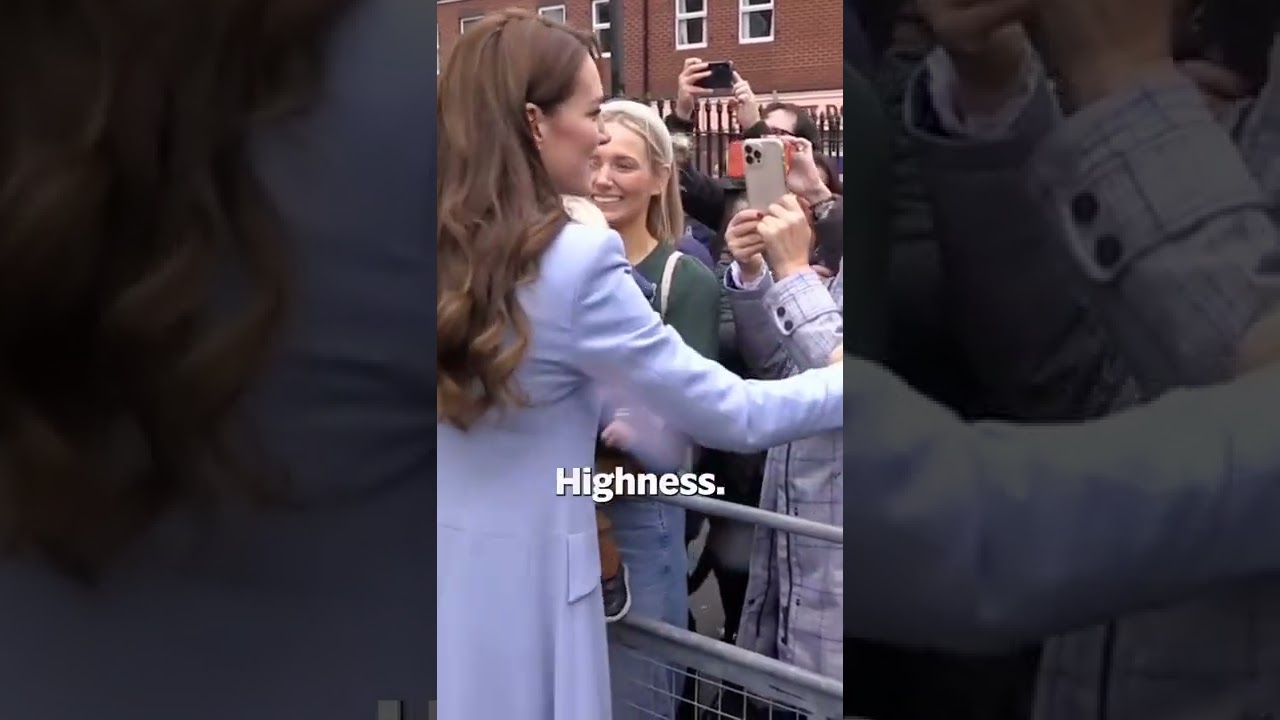Kate Gave Her Smile To Everyone 