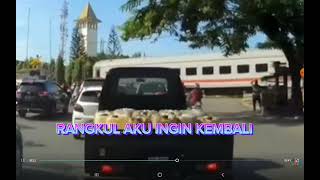 Dark side Kereta api di medan menabrak angkot kuning