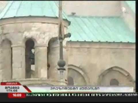 ჯვრის აღმართვა ბაგრატის ტაძარზე