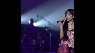 Lisa rap part 'love to hate me' on the show