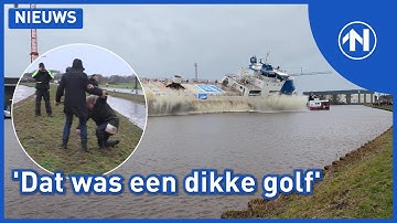 Golf van tewaterlating OVERSPOELT vrouw die kwam kijken