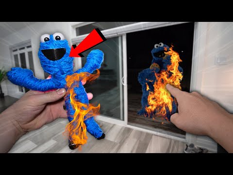 DO NOT MAKE COOKIE MONSTER VOODOO DOLL AT 3 AM CHALLENGE!! (LIT ON FIRE!!)