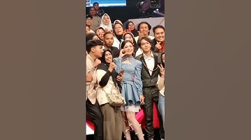 MELLY LEE TAKES A SELFIE WITH ARBIL AND FAMILY #SHORTS