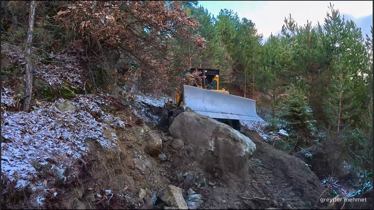 Как бульдозер Caterpillar D7G справляется с каменистыми блоками? #бульдозер #caterpillar