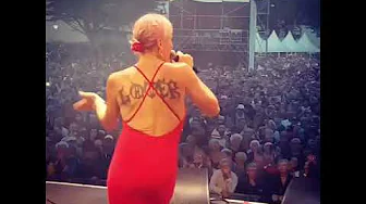 PINK MARTINI ON TOUR MEOW MEOW AND STORM LARGE WITH THOMAS LAUDERDALE PAIMPOL FRANCE 2019