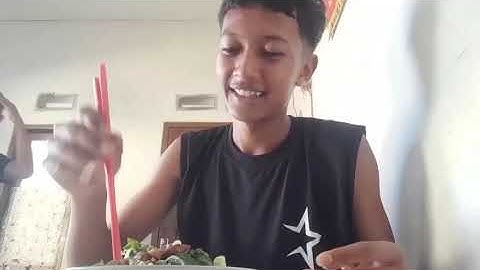 tugas informatika membuat vlog ngeriview makanan dari kelas 9D Muhammad Alfarizal Panjaitan 