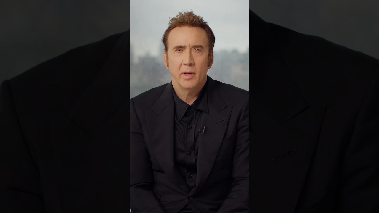 Coach. Commentator. Uitvinder. Legende. Nicolas Cage is John Madden.